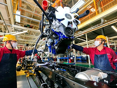 Reanuda Mercedes-Benz y Fuso la actividad en sus fábricas
